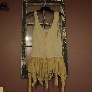 BKE gimmicks golden vest Medium